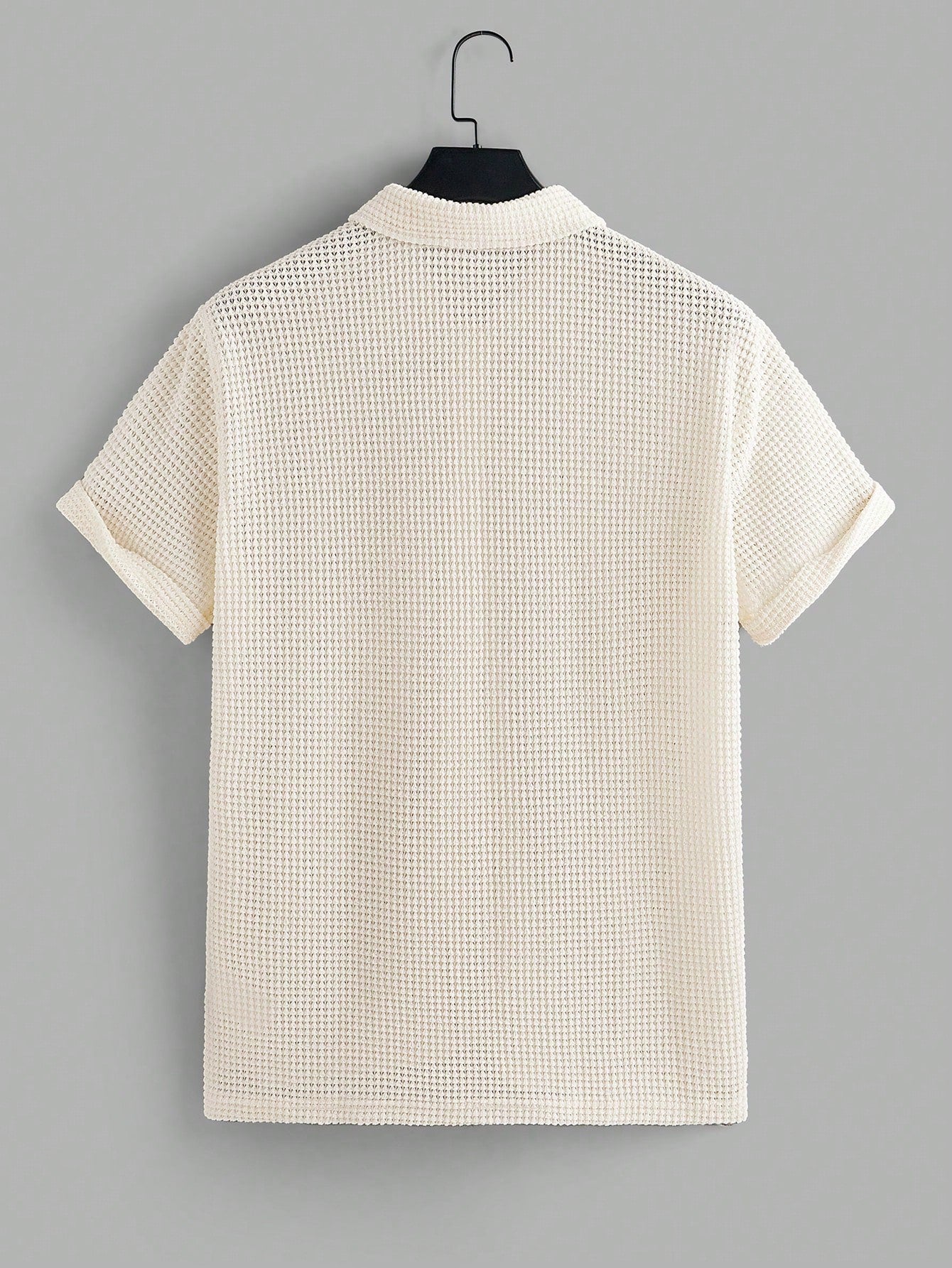 Short-sleeve shirt and drawstring-waist shorts set made from breathable mesh fabric