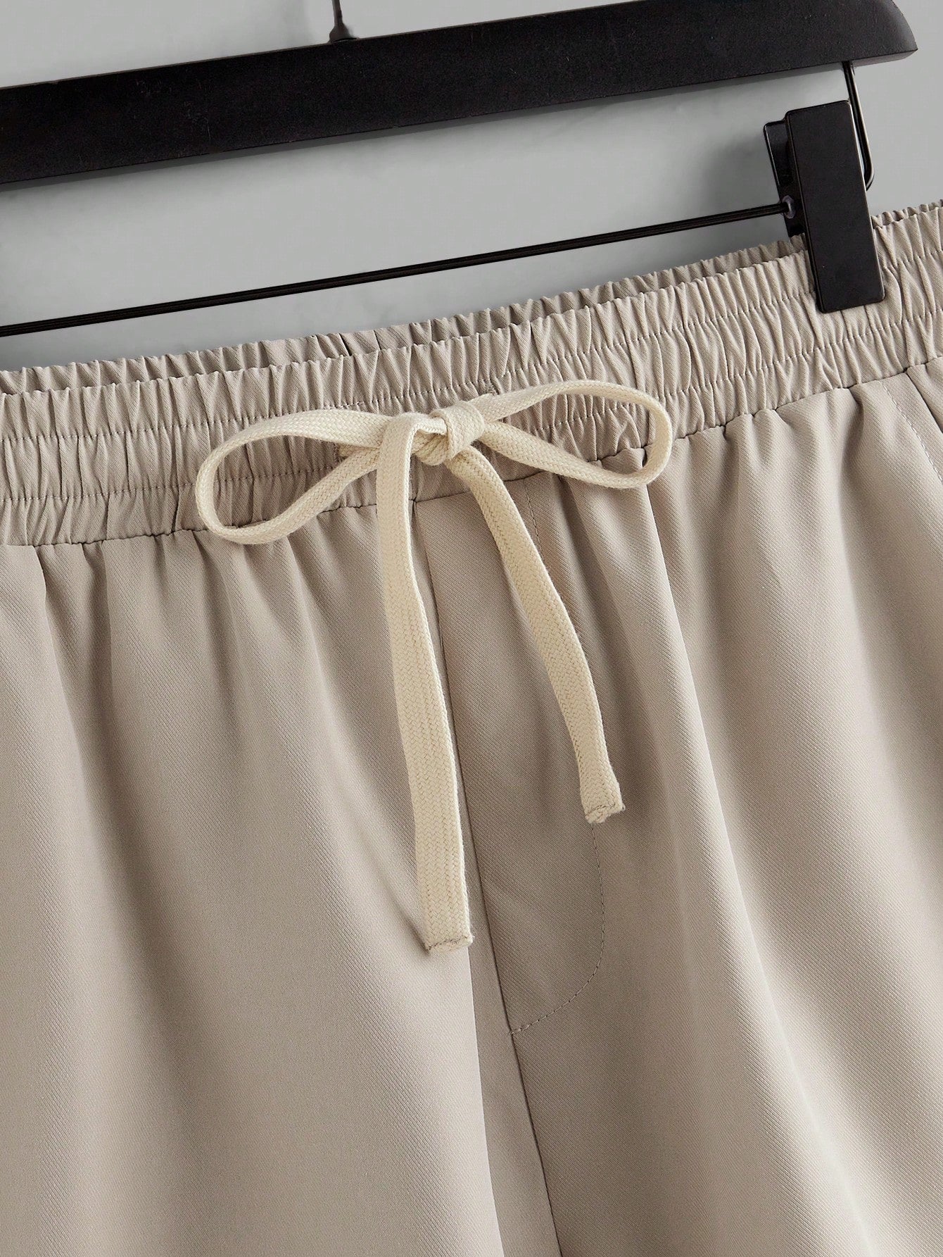 Short-sleeve shirt and drawstring-waist shorts set made from breathable mesh fabric