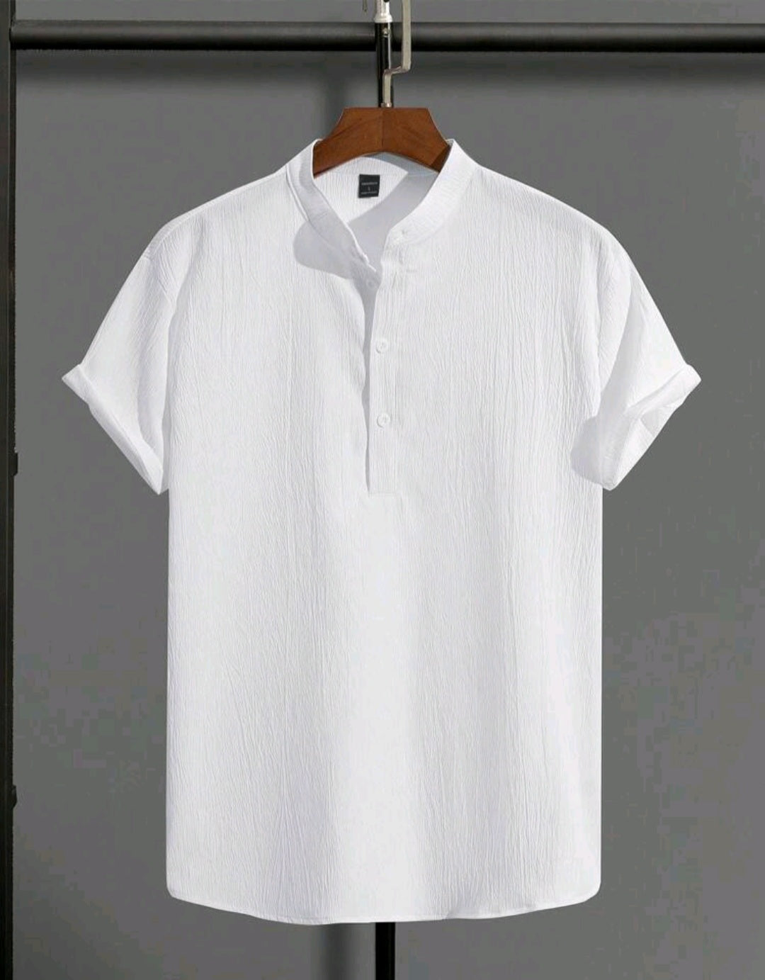 Men’s short-sleeve shirt with half buttons, slim fit, plain solid white, casual