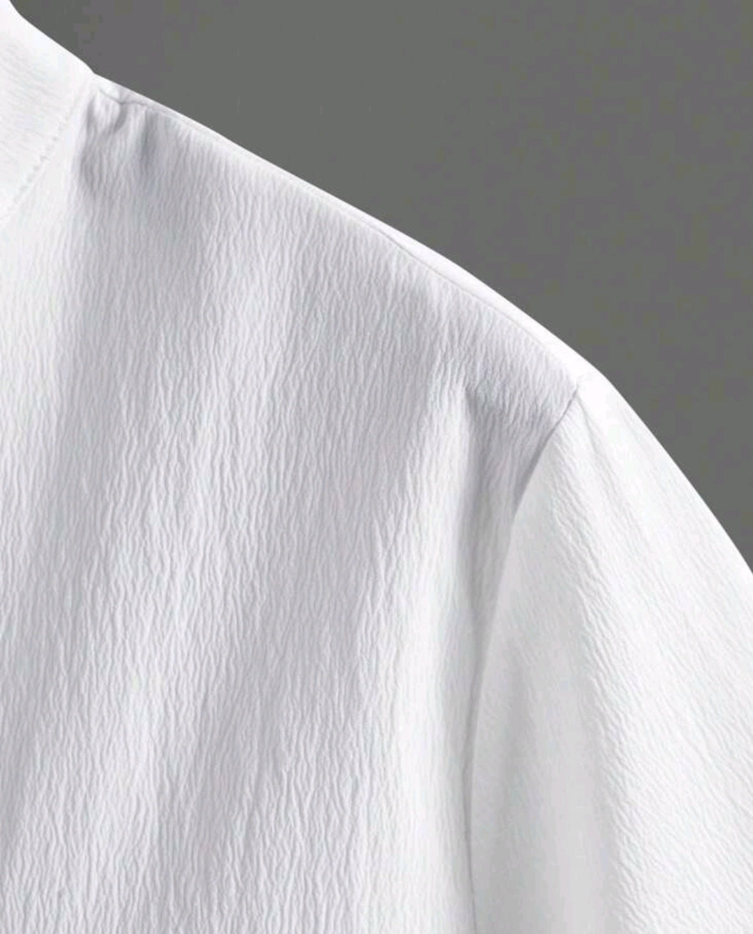 Men’s short-sleeve shirt with half buttons, slim fit, plain solid white, casual